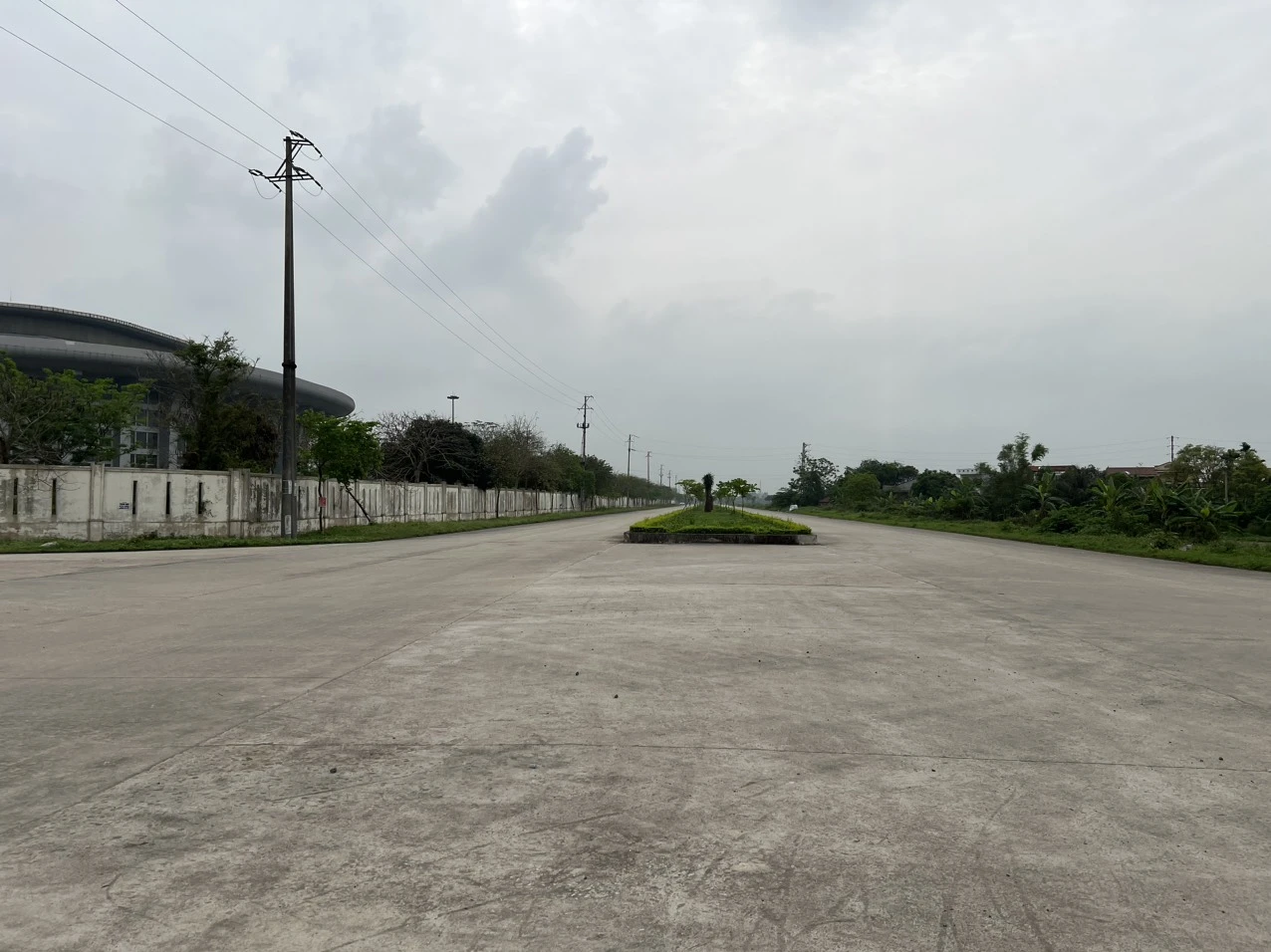 BÁN ĐẤT 7% PHÚ HOÀN MẶT ĐƯỜNG 42M GIÁ 3XTR/M2